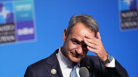 “وقح”: اليونان والغاز الطبيعي المسال يظهران كعائق رئيسي أمام العقوبات الجديدة على روسيا