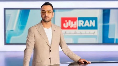 سجن رجلين رومانيان من قبل قاض بريطاني بسبب طعن مذيع تلفزيون إيراني في لندن