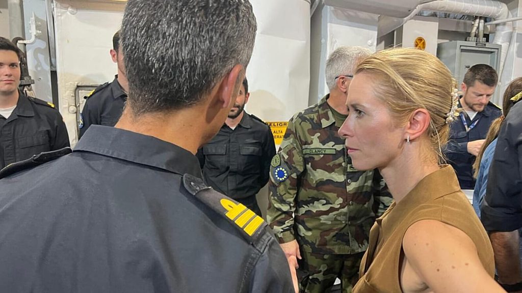 مأساة يونانية، وبطاقة بريدية من جيبوتي