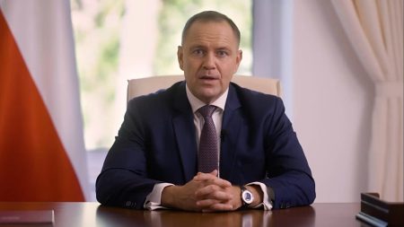 الرئيس البولندي كارول نوروكي يستخدم حق النقض ضد مشروع قانون الشراكة المدنية