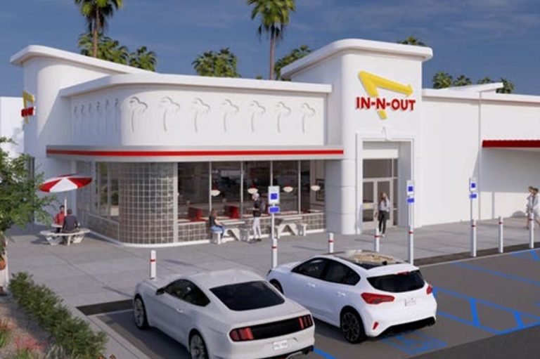 موقع First Palm Springs In-N-Out قريب جدًا بحيث يمكننا تذوقه