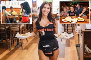 يقول Hooters إن الأطفال والعائلات هم جزء من عودتها حيث تصر النادلات على أنهن موضع ترحيب دائمًا