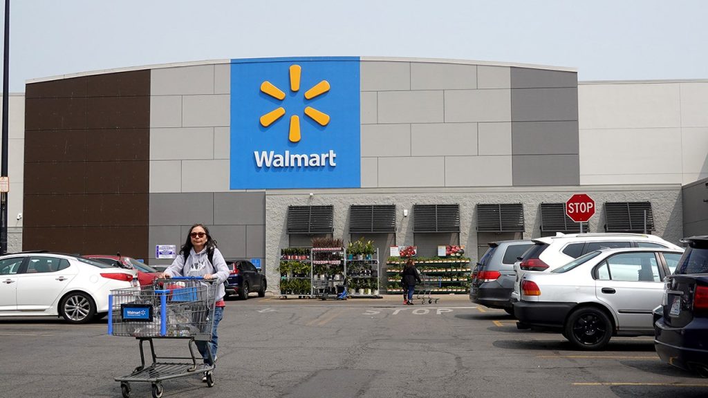 تقوم شركة Walmart بأول مسرحية للطاقة النووية لدعم التوسع في إلينوي