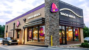تعمل شركة Taco Bell على توسيع استخدام الذكاء الاصطناعي في المطاعم من خلال تعميق الشراكة
