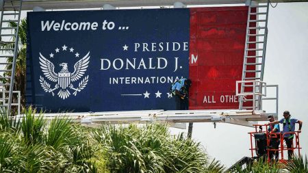 تبدأ إدارة الطيران الفيدرالية (FAA) في انتقال DJT مع بدء سريان إعادة تسمية مطار ترامب