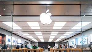 تتهم دعوى قضائية لشركة Apple شركة OpenAI بالبحث عن نماذج أولية أثناء مقابلات العمل
