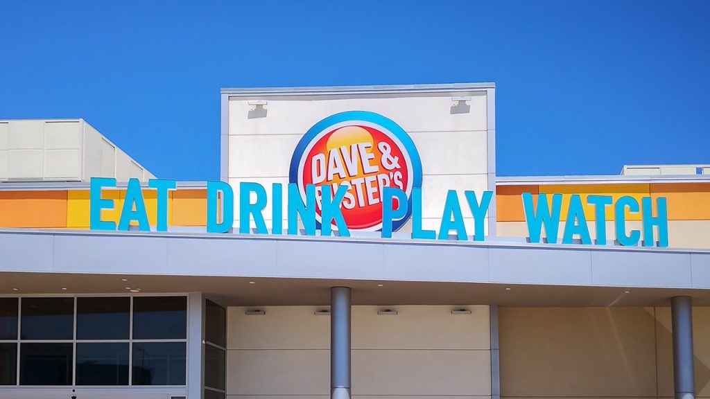 أطلق Dave & Buster’s جولة “Rave & Buster’s” على مستوى البلاد