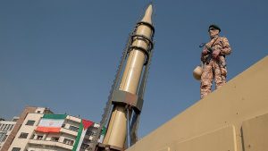 الناطق باسم النظام الإيراني يدعي أن طهران ترحب بالغزو البري الأمريكي