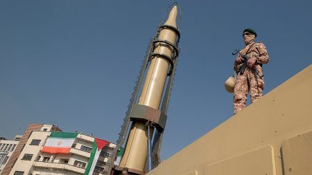 الناطق باسم النظام الإيراني يدعي أن طهران ترحب بالغزو البري الأمريكي