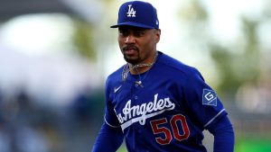 تشكل شركة قفازات Dodgers Mookie Betts وPerfect Game شراكة تاريخية
