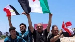 العميد يرفع علم فلسطين في احتفالات منتخب مصر.. وهيئة البث الإسرائيلية تبرز المشهد