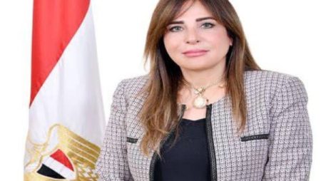 وزيرة الإسكان تتابع تنفيذ مشروعات تطوير الطرق والمرافق والتنسيق الحضاري بعدد من المدن الجديدة