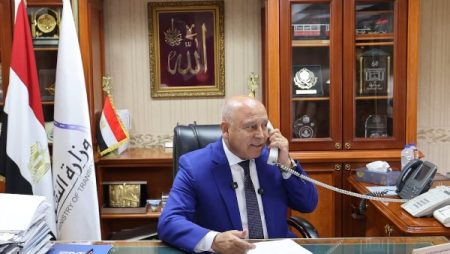 استقبال خاص في العاصمة الإدارية.. وزير النقل يقرر تكريم السيدة ليلى حسن بعد موقفها الوطني