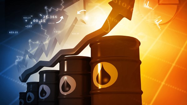 النفط يواصل الارتفاع مع تصاعد الضربات الأمريكية على إيران