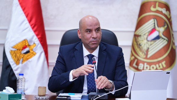 وزير العمل يعلن إجراء الاختبارات النظرية للمتقدمين على فرص عمل بالخارج