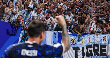 توافد المشجعون على المدن المضيفة لكأس العالم – مما تسبب في 80 بالمائة من انبعاثات البطولة
