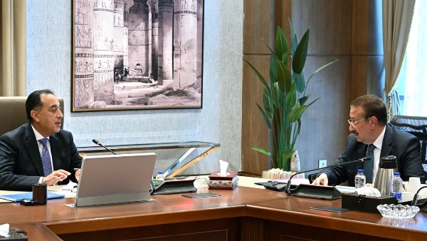 مدبولي يتابع مشروعات بورسعيد ويوجه بحسم الفرص الاستثمارية وتلبية مطالب الإسكان مدبولي يتابع مشروعات بورسعيد ويوجه بحسم الفرص الاستثمارية وتلبية مطالب الإسكان