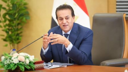 عبدالغفار : 278 مليون خدمة مجانية بالمبادرات الرئاسية .. ومصر انتقلت من علاج المرض إلى الوقاية