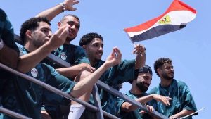 أسطورة إسبانيا يفاجئ الجميع: مصر كانت الأقرب للفوز على الأرجنتين لولا القرارات التحكيمية