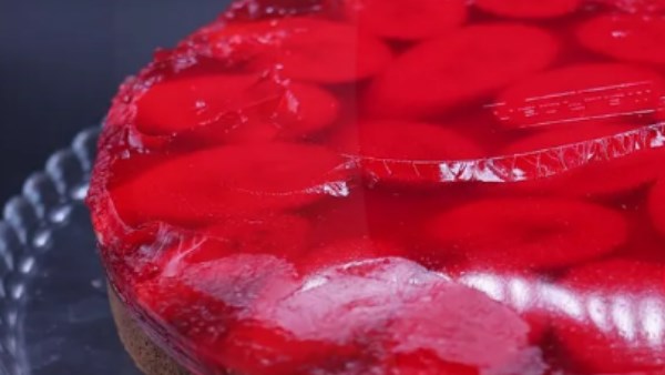 تتحدى حر الصيف… طريقة عمل تورته الجيلي في البيت