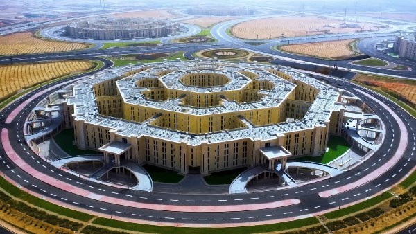 رئيس جامعة دمنهور يهنئ الرئيس السيسي بمناسبة الافتتاح التاريخي لمقر القيادة الاستراتيجية للدولة المصرية “الأوكتاجون”
