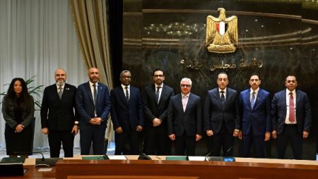 توقيع 3 عقود لتقديم خدمات التخزين والتداول باقتصادية قناة السويس
