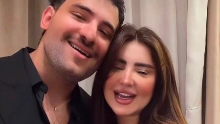 زوجة مسلم بالأسود.. والمطرب: “أخونك إزاي وأنا معايا غزال”