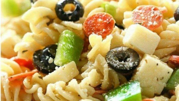 طريقة عمل سلطة المكرونة بالسوسيس فى دقايق