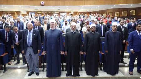 قيادات الأزهر ومحافظ القاهرة يفتتحون أعمال تطوير مستشفى الحسين الجامعي.. صور