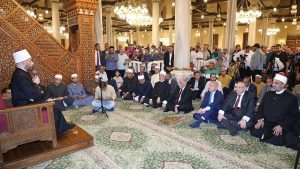 افتتاح مسجد الإمام الحسين عقب تجديد الفرش.. صور