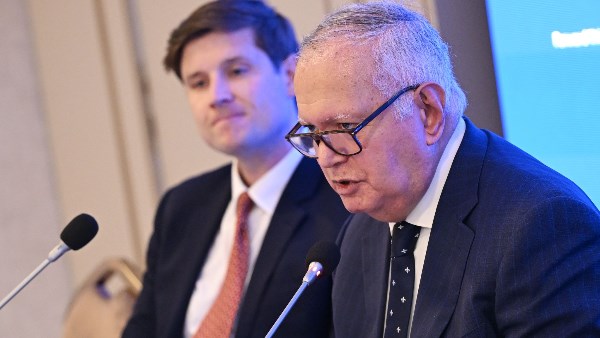 محمد العرابي: مصر تبدأ بلورة تنسيق إقليمي يضم السعودية وتركيا وباكستان لصياغة نظام أمني بملكية دول المنطقة محمد العرابي: مصر تبدأ بلورة تنسيق إقليمي يضم السعودية وتركيا وباكستان لصياغة نظام أمني بملكية دول المنطقة