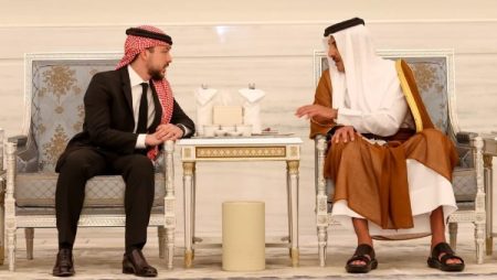 ولي العهد الأردني يعزي أمير قطر في وفاة الشيخ حمد بن خليفة آل ثاني