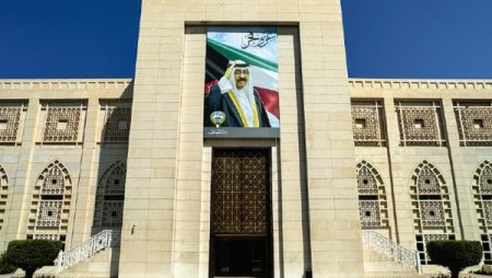 الكويت تدين عدوان إيران أسفر عن إصابة عسكريين وألحق أَضرارا مادية