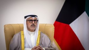 وزير خارجية الكويت يبحث هاتفيا مع نظيريه السعودي والبحريني اعتداءات إيران و”الحوثي”