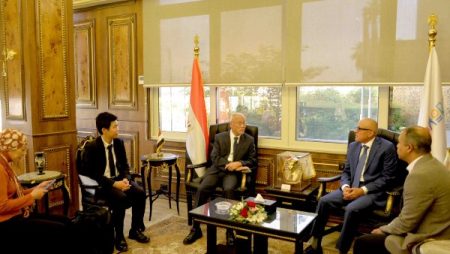 السفير الياباني بالقاهرة يشيد بمكانة الأقصر السياحية والأثرية