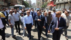 خلال جولة مفاجئة.. محافظ القاهرة يشدد على إزالة إشغالات المقاهي بشارع أحمد زكى
