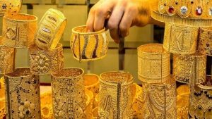 أسعار الذهب في الإمارات اليوم.. وعيار 21 بـ438.2 درهما