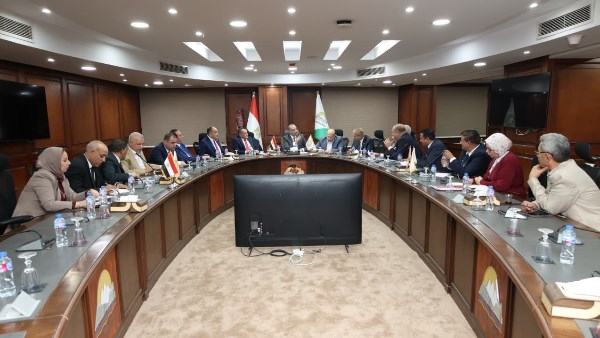 محافظ الجيزة يستقبل الهيئة البرلمانية لحزب حماة الوطن لبحث مطالب المواطنين محافظ الجيزة يستقبل الهيئة البرلمانية لحزب حماة الوطن لبحث مطالب المواطنين