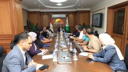 محافظ الجيزة يتابع أداء حي إمبابة ويوجه بتكثيف حملات إزالة الإشغالات والتصدي للبناء المخالف