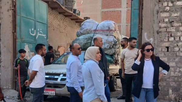 لمواجهة المخالفات.. غلق مخزنين لـ”الفريزة” بمنشأة البكاري في الهرم
