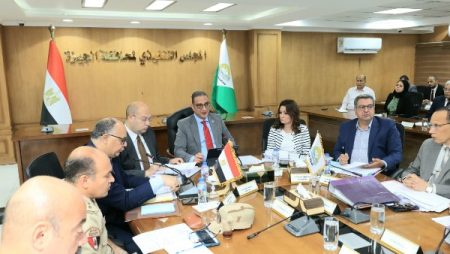 محافظ الجيزة يشدد على روح الحماس والارتقاء بمستوى الخدمات للمواطنين