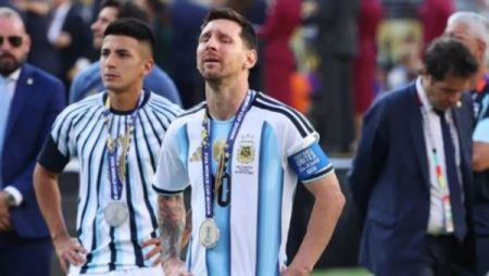 دموع الأسطورة.. ميسي يخسر النهائي الخامس مع الأرجنتين ويودع حلم المونديال الثاني