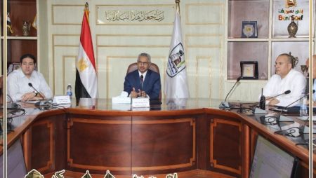 محافظ بني سويف يتابع موقف مشروعات مياه الشرب والصرف الصحي