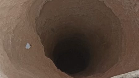 البحث متواصل عنهما.. انهيار حفرة على مسن وابنته داخل حظيرة ماشية بأسيوط