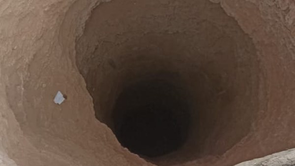 البحث متواصل عنهما.. انهيار حفرة على مسن وابنته داخل حظيرة ماشية بأسيوط