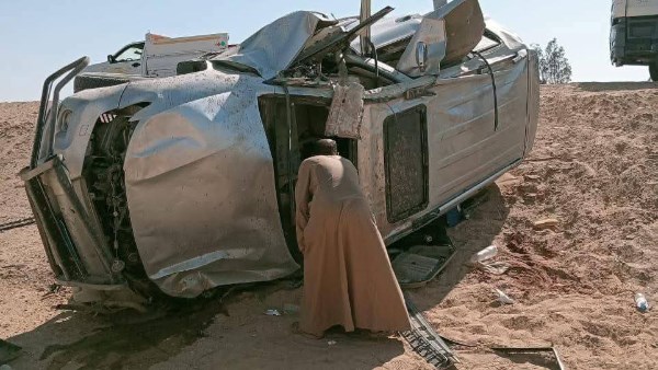 أسرة واحدة..إصابة 4 أشخاص فى حادث انقلاب سيارة ملاكى بقنا