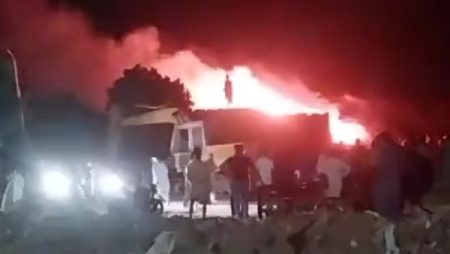 دون إصابات.. السيطرة على حريق مخزن للتوابل والمحاصيل الزراعية في المنيا