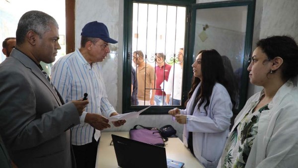 محافظ المنيا يتفقد وحدة بنى مهدى ويدعو المواطنين سرعة التسجيل بمنظومة التأمين الصحي الشامل