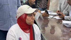 بلا كلمات .. لغة الإشارة تفتح باب الأمل لفتاة في لقاء محافظ سوهاج