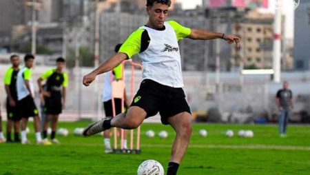 الزمالك يؤمن مستقبل مهاجمه الشاب.. أيمن أمير عبد العزيز يجدد عقده 4 مواسم